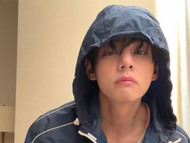 방탄소년단 뷔 작사·작곡 'Into the Sun' 뉴욕타임스→롤링스톤 '극찬'