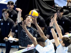 [포토]고공강타 '선수한테 걸렸다' 허수봉