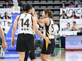 '압도적 기세' KB, 우리은행에 또 26점 차 완승... 3연승으로 챔프전 직행 '박지수·강이슬 39점 합작'