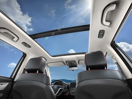 자동차 유리의 진화, 채광창 넘어 '지능형 변색 유리'까지 발전