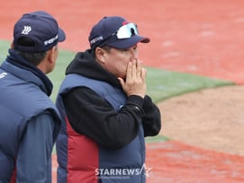 '롯데 천만다행' 허벅지 통증 황성빈 선발 제외, 1군 말소 피했다! 김태형 감독 "2~3일 지켜보려 한다" [잠실 현장]