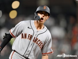 '역시' 이정후! 전날(15일) 이어 호쾌한 장타 또 터졌다 '멀티출루+득점' 활약에도 SF 충격의 4연패라니...