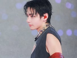 도쿄 돔은 뷔 물결..방탄소년단 뷔 팬들 7년만 日 콘서트 축하 대형 서포트