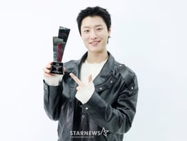 우즈·아이유, 'AAA=첫 동반 스케줄'이었다.."주먹 인사에 힘 얻어" [인터뷰①]