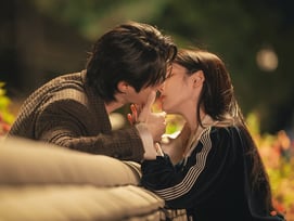 '피 철철' 변우석, 목숨 걸고 '아이유 구출'..교통사고 후폭풍 [21세기 대군부인]