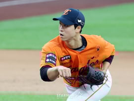 '노시환 돌아왔더니' 78억팔 엄상백 충격 이탈, 벌써 팔꿈치 수술 마쳤다 [잠실 현장]