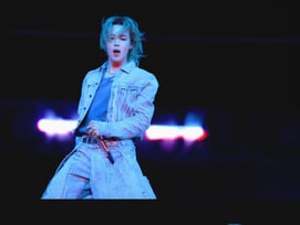 '무대천재' 방탄소년단 지민, 프리스타일 '뱁새'로 탬파 스타디움 달궜다..팬들도 열띤 응원