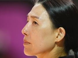 [인터뷰] "100만배 부담, FA선물 달라고 했다" 전주원 신임 우리은행 감독, 위성우 14년 업적 잇는다