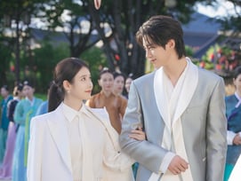 아이유♥변우석, 비즈니스→찐 부부..'달달 눈빛' 어떻게 변했나? [21세기 대군부인]
