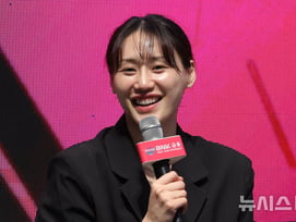 '국가대표 슈터' 강이슬, 우리은행과 4년 계약 체결 "좋은 조건·기회 준 구단에 감사"