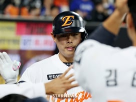 '장타율 리그 1위' 23세 한화 포수, 미친 존재감... 강민호-양의지 15년 양강 구도 '마침내' 깨지나