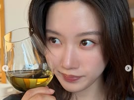 문가영, '탈세 논란' 차은우·김선호 소속사 계약설 후 첫 근황 [스타이슈]