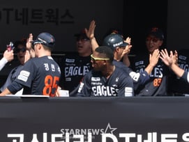 [포토] 이진영-김태연 '연승하고 대전 가자'