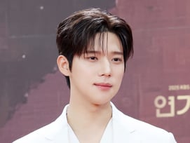 문상민, 어썸이엔티와 전속계약 만료 1년 전 '조기 재계약'..특급 신뢰 증명