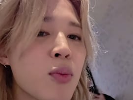 방탄소년단 지민, 뽀뽀 동영상 공개..격한 애정 표현에 행복한 미소