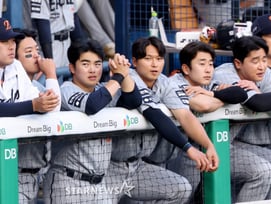 [포토] 류현진 '5연승 GO! 4위 가자'