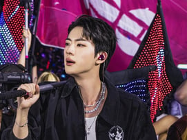 '오래오래 함께하자♥' 방탄소년단 진 팬들 초특급 부산 투어 서포트