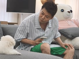전현무, 새 가족 생겼다..부모 위해 입양 "번식장서 구조한 70일 강아지" [나혼산]