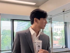 김남길, 놀라운 근황..은행 첫 출근[스타이슈]