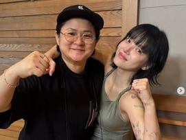 'AOA 탈퇴' 지민, 무지개색 타투가 빼곡..김신영과 '웃음꽃 활짝'