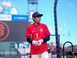 'SON 유니폼 실착' 이정후 또 2안타+환상 슈퍼캐치까지 9회 나왔다! '진짜 못하는 게 없네'