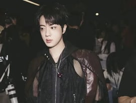 방탄소년단 진, 스페인 팬 홀린 완벽한 순간들..'MI GUAPO JIN EN MADRID'