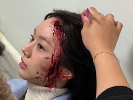 "무슨 일이야?"..혜리, 피투성이 얼굴 공개