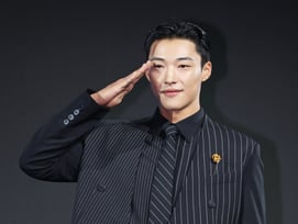 우도환, 의리 행보..現 소속사와 재계약 [공식]