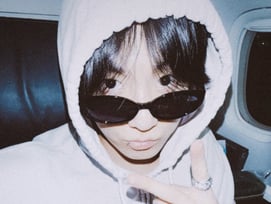 방탄소년단 정국, 깜짝 변신! 귀여움 폭발 셀카..팬심도 '폭발♥'