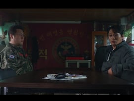 최대훈·윤경호, 소지섭 돕기로 결심 "전화기 놓고 가서!" [김부장]