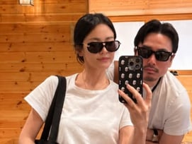 송혜교, 청바지에 흰티만 입어도 완벽..다정한 외출 [스타이슈]