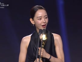 '레이디 두아' 신혜선, 여우주연상 수상 후 얼떨떨.."머릿속 하얘"[청룡어워즈]
