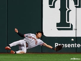 美 전역도 주목! "이정후 어설픈 수비→이번 시즌 SF 힘겨운 모습의 축소판"
