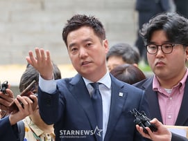 [속보] '김수현 명예훼손 혐의' 김세의, 첫 공판 기일 또 연기..국민참여재판 희망