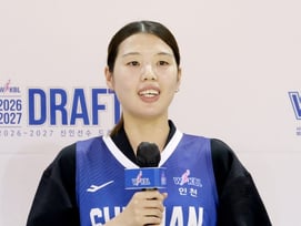 [드래프트 현장] '3년 연속 1순위' 신한은행, 재일교포 가네다 뽑았다, 2순위 BNK는 임연서... 1R 6명 중 고교생 단 2명