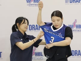 [현장 인터뷰] "임연서 탐났지만" 최윤아 감독, 1순위로 가네다 택한 이유... "미래보다 현재 중요했다"