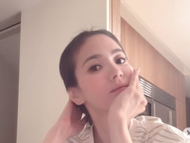 "정말 좋은 사람"..송혜교, 10살차 동생과 우정, 루비까지 챙기는 '찐친' [스타이슈]
