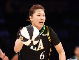 '황당 봉변' 박지현 자유투 던지는데 성인용품 투척! 美 WNBA서 험한 꼴 나왔다