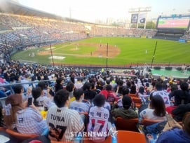 KBO '단 2년 만에' 계약 금액 '무려 8배 껑충' 초대박 터졌다→'1위' 바로 '이것'이었다니... 내년엔 또 다른 게 쏟아진다 '팬들 기대감↑'  [창간22 기획④]