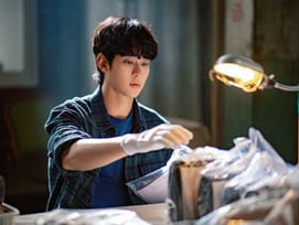 '짝퉁 제왕' 김수현, 전 세계가 기다린다 [★FOCUS]