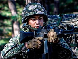 '말년 휴가 반납' 전설의 해병대 샤이니 민호, 6·25 전사자 찾는다..국방부 유해발굴감식단 홍보대사 [공식]
