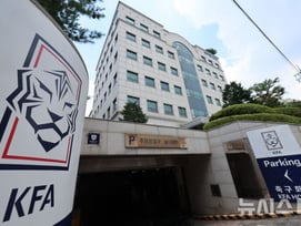 한국 축구 임시 감독 '최종 후보 순번' 정해졌다... 1순위와 협상 중, 결렬 땐 2순위로