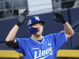 [포토] 구자욱 '1위 탈환 눈앞'