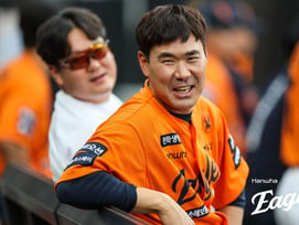 한화 8연패 탈출 '안간힘', 잔류군 코치까지 불러올렸다→10승 왕옌청·베스트 라인업 총출동 [수원 현장]