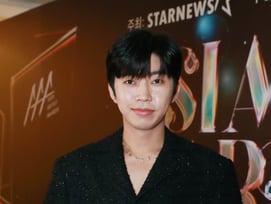 임영웅, 'AAA 2026 스타킹' 2주 연속 1위..데뷔 10주년 겹경사