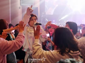 이와타 타카노리 '팬들과 교감중'[★포토]