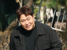 문세윤 '신나는 불명 출근길'[★포토]