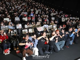 팬들 만난 '천만' 왕사남[★포토]