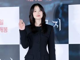 김혜윤, 블랙 미니드레스로 차분하게[★포토]