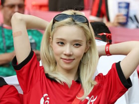 [포토] 윈터 '태극기 입는 중'